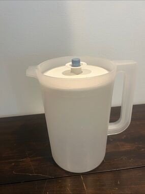 Tupperware White Plastic Pitcher with Blue Lid Knob